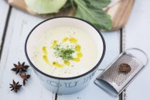 Кольраби суп с крессом — стоковое фото