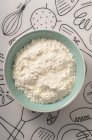 Bowl of wheat flour — Stock Photo