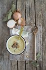 Cream of courgette soup — Stock Photo