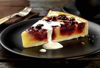 Slice of cherry and vanilla pudding tart — Stock Photo