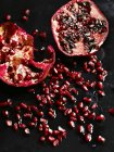 Halved pomegranate and seeds — Stock Photo