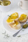 Slices of bread with lemon — Stock Photo