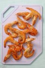 Cooked prawns on chopping board — Stock Photo