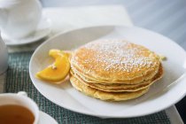 Stack of pancakes dusted with icing sugar — Stock Photo