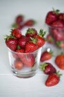 Frisch gewaschene Erdbeeren — Stockfoto