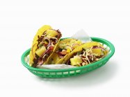Tacos gefüllt mit Fleisch — Stockfoto