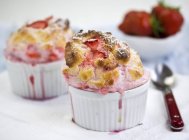 Closeup view of strawberry souffles in bowls — Stock Photo