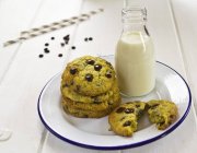 Cookies au safran et aux pépites de chocolat — Photo de stock