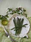 Grilled asparagus in tarragon butter — Stock Photo
