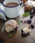 Muffins de amoreira recém-assados — Fotografia de Stock