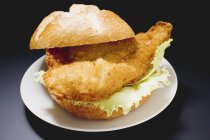 Fish burger with remoulade sauce — Stock Photo