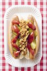 Hot dogs sur plaque de papier — Photo de stock