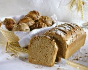 Житній і пшеничний хліб — стокове фото