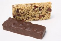 Duas barras de granola — Fotografia de Stock