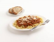 Espaguetis con salsa de carne - foto de stock