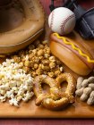 Vista close-up de comida jogo de beisebol — Fotografia de Stock