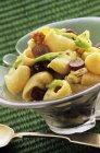 Chifferi pasta salad with grapes and onions — Stock Photo