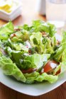 Salat mit Tomaten und Joghurt — Stockfoto