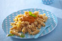 Fusilli pasta with tomato sauce — Stock Photo