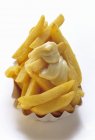 Frites dans la boîte de restauration rapide — Photo de stock