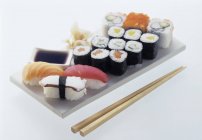 Maquis assortis et sushis nigiris — Photo de stock