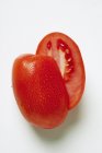 Сливовый помидор с водой — стоковое фото