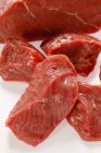 Frisches rohes Rindfleisch gewürfelt — Stockfoto