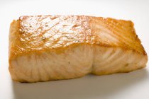Fried raw salmon fillet — Stock Photo