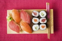 Nigiri and maki sushi — Stock Photo