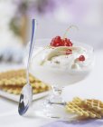 Redcurrants and waffles in glass — Stock Photo