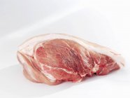 Ombro de porco desossado cru — Fotografia de Stock