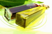 Альзамический уксус и оливковое масло — стоковое фото