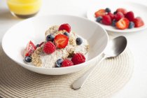 Cereals with fresh berries — Stock Photo