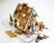Lebkuchenhaus selbst gemacht — Stockfoto