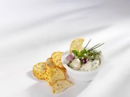 Herb dip and crackers — Stock Photo