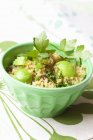 Salada de quinoa com abacate e salsa — Fotografia de Stock