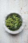 Fresh Peas with cooked spinach — Stock Photo