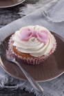 Cupcake com fondant rosa — Fotografia de Stock