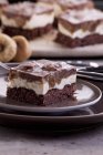 Schokoladenkuchen mit Feigen — Stockfoto