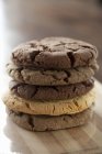 Varias galletas de chocolate - foto de stock
