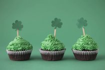 Cupcakes mit grüner Buttercreme — Stockfoto