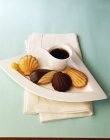 Baked madeleines with cup of coffee — Stock Photo