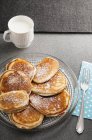 Buttermilk pancakes with icing sugar — Stock Photo