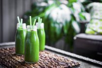 Fresh green smoothie — Stock Photo