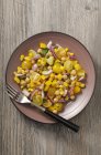 Желтый овощной салат — стоковое фото
