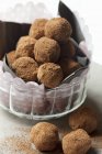 Homemade chocolate truffles — Stock Photo