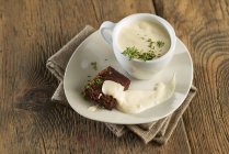 Crème bavaroise et scies — Photo de stock
