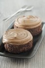Chocolate cakes with cream — Stock Photo