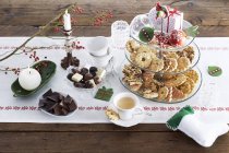 Свиной рождественский шведский стол — стоковое фото