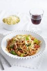 Fried spaghetti pasta with vegetables — Stock Photo